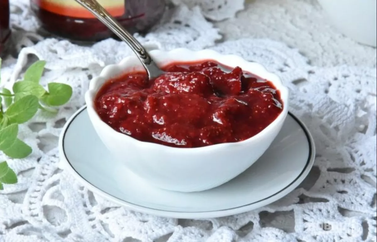 Braškių uogienė su balzamiko actu