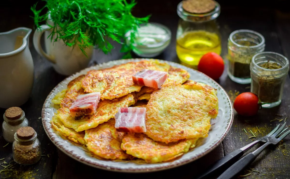 Bulviniai blynai su kiaulienos lašiniais