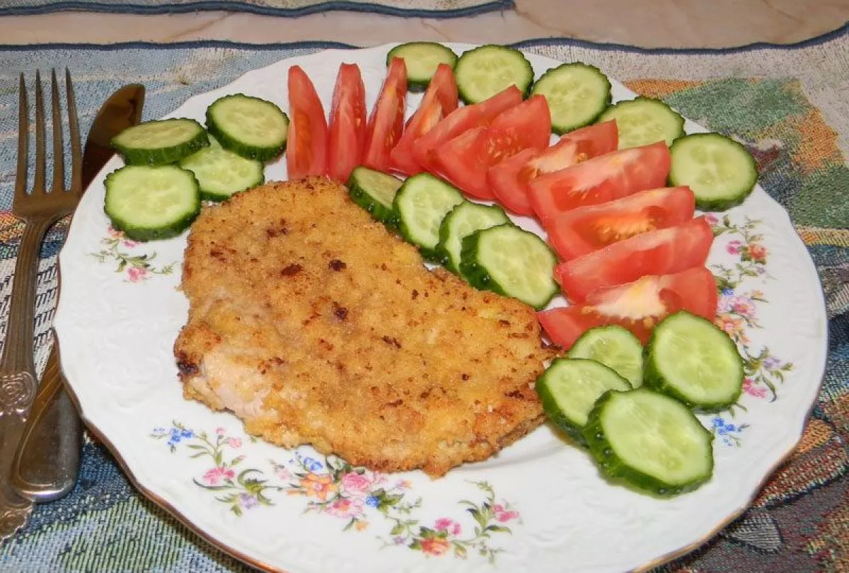 Džiūvėsėliuose keptas šnicelis