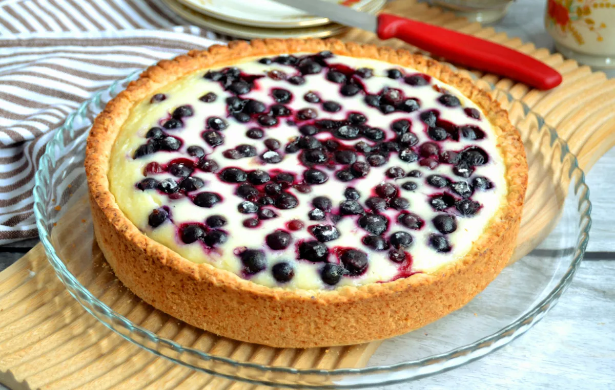 Grietinės pyragas su serbentais