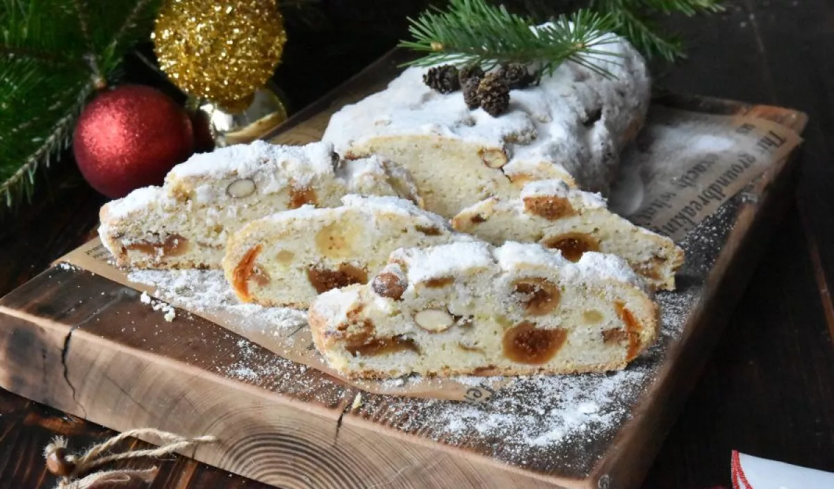 Kalėdinis pyragas Stollen