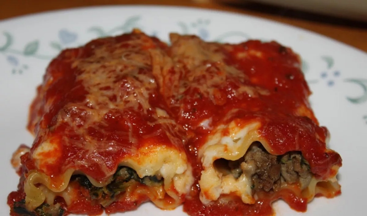 Kanelonai pomidorų padaže