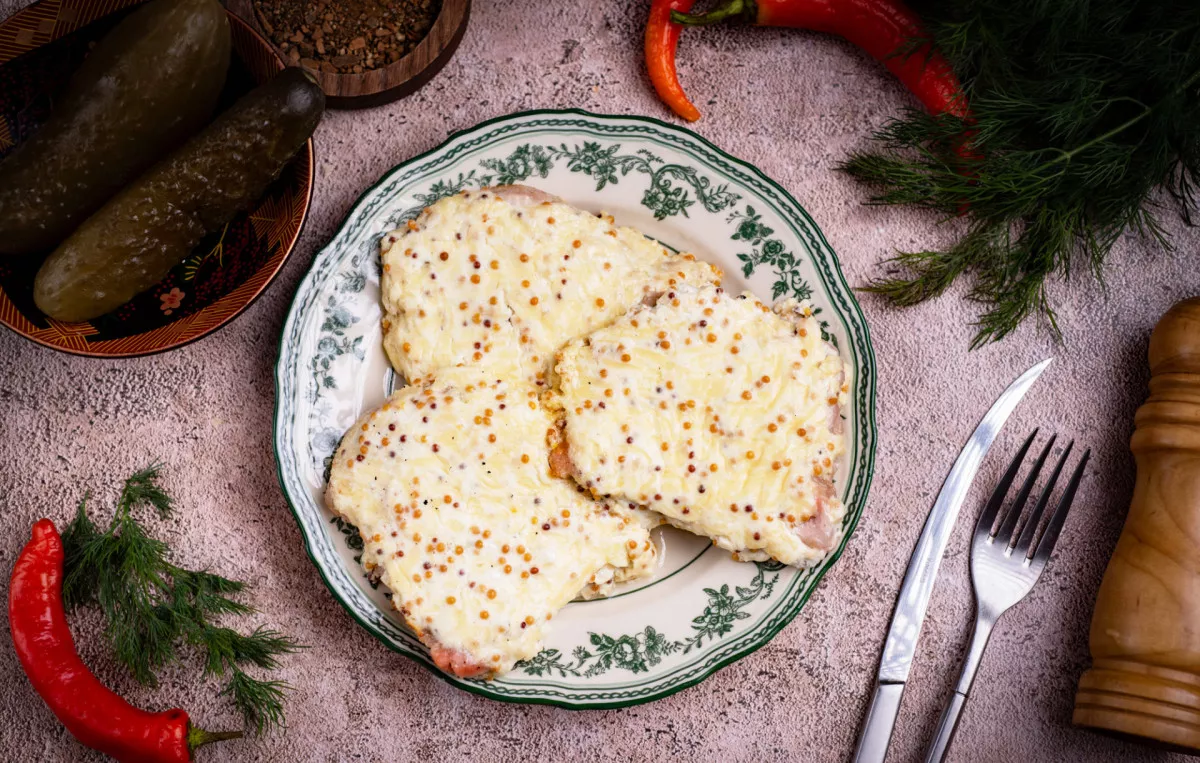 Kiauliena grietinėje orkaitėje