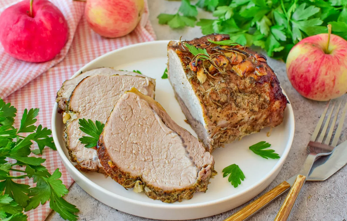 Kiauliena su obuoliais orkaitėje