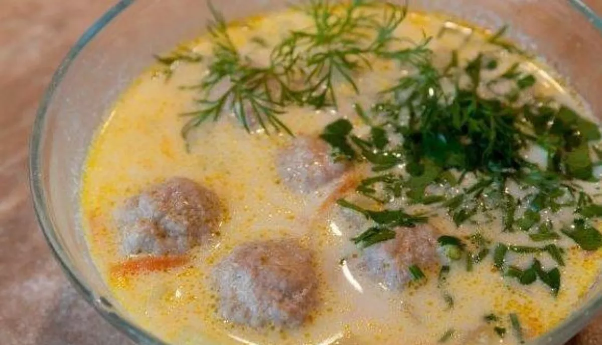 Kreminė sriuba su paukštienos kukuliais