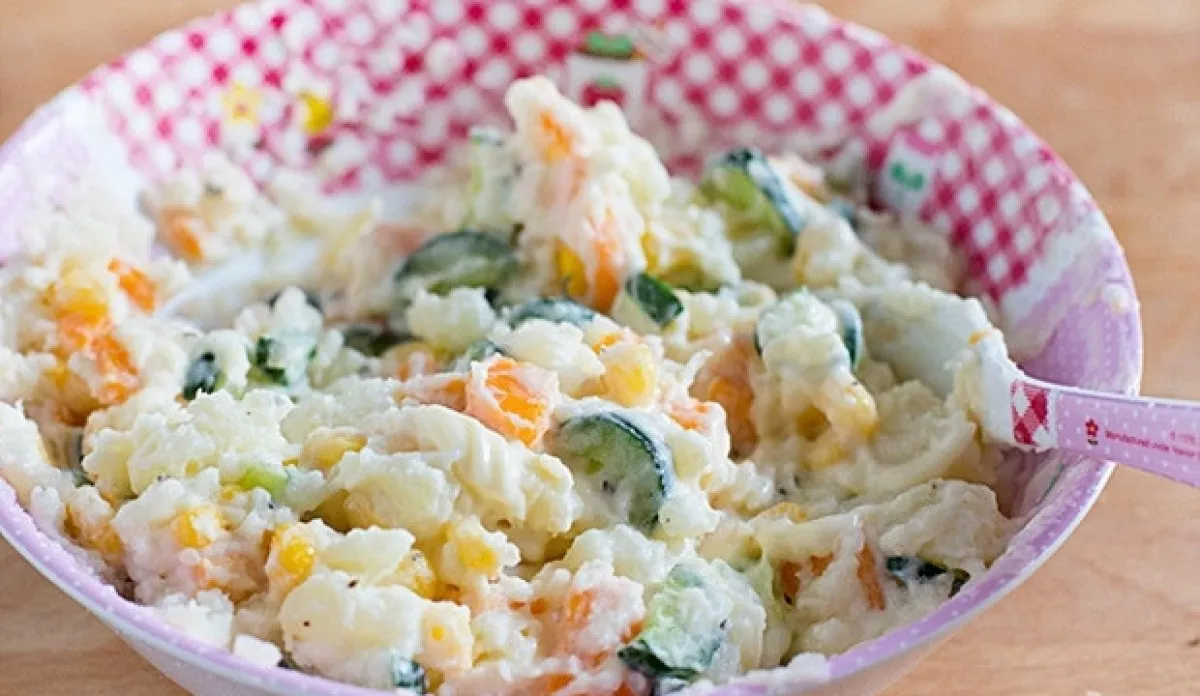 Kukurūzų ir agurkų mišrainė