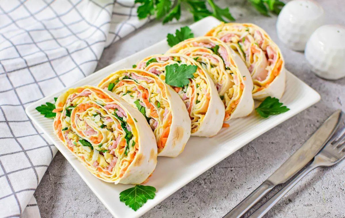 Lavašo vyniotinis su dešra