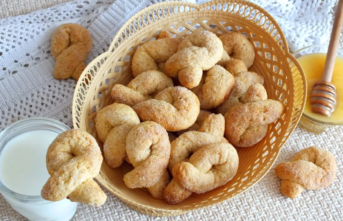 Medaus sausainiai su grietine