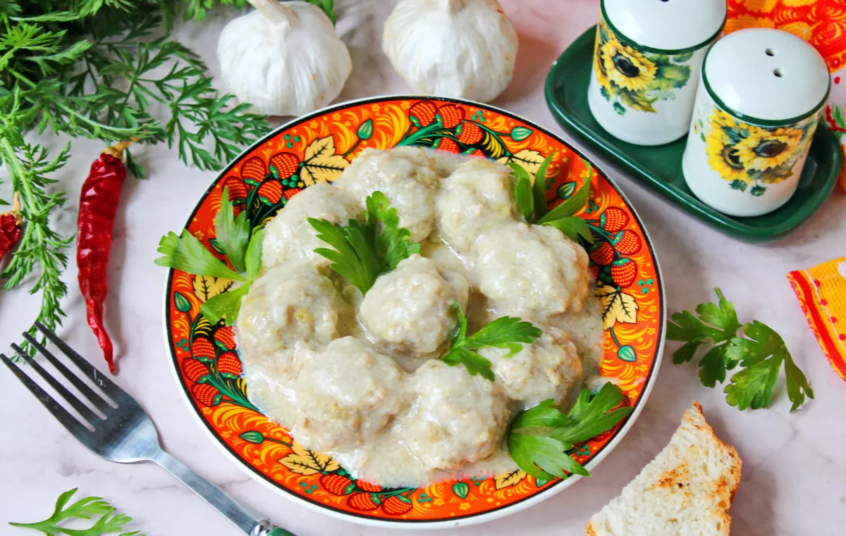 Mėsos kukuliai pieno padaže