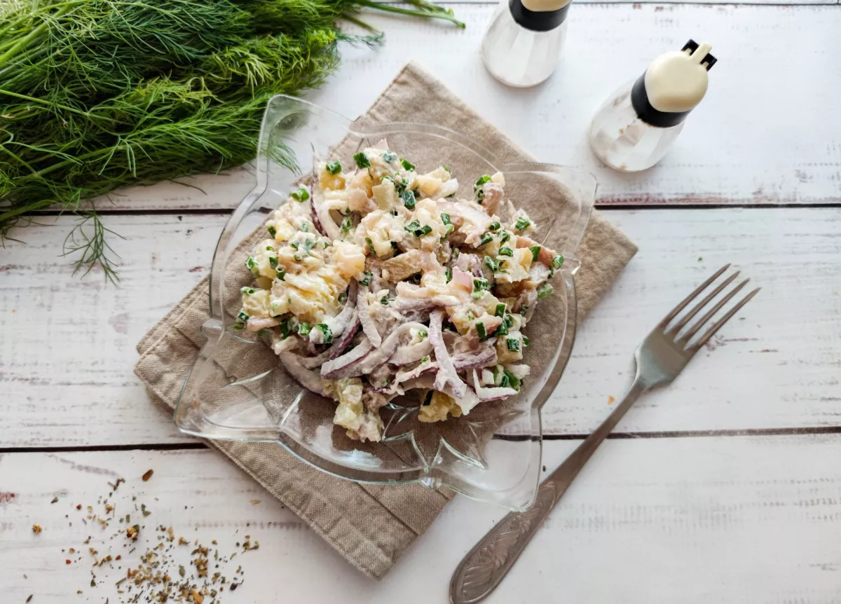 Mišrainė su bulvėmis ir rūkyta skumbre