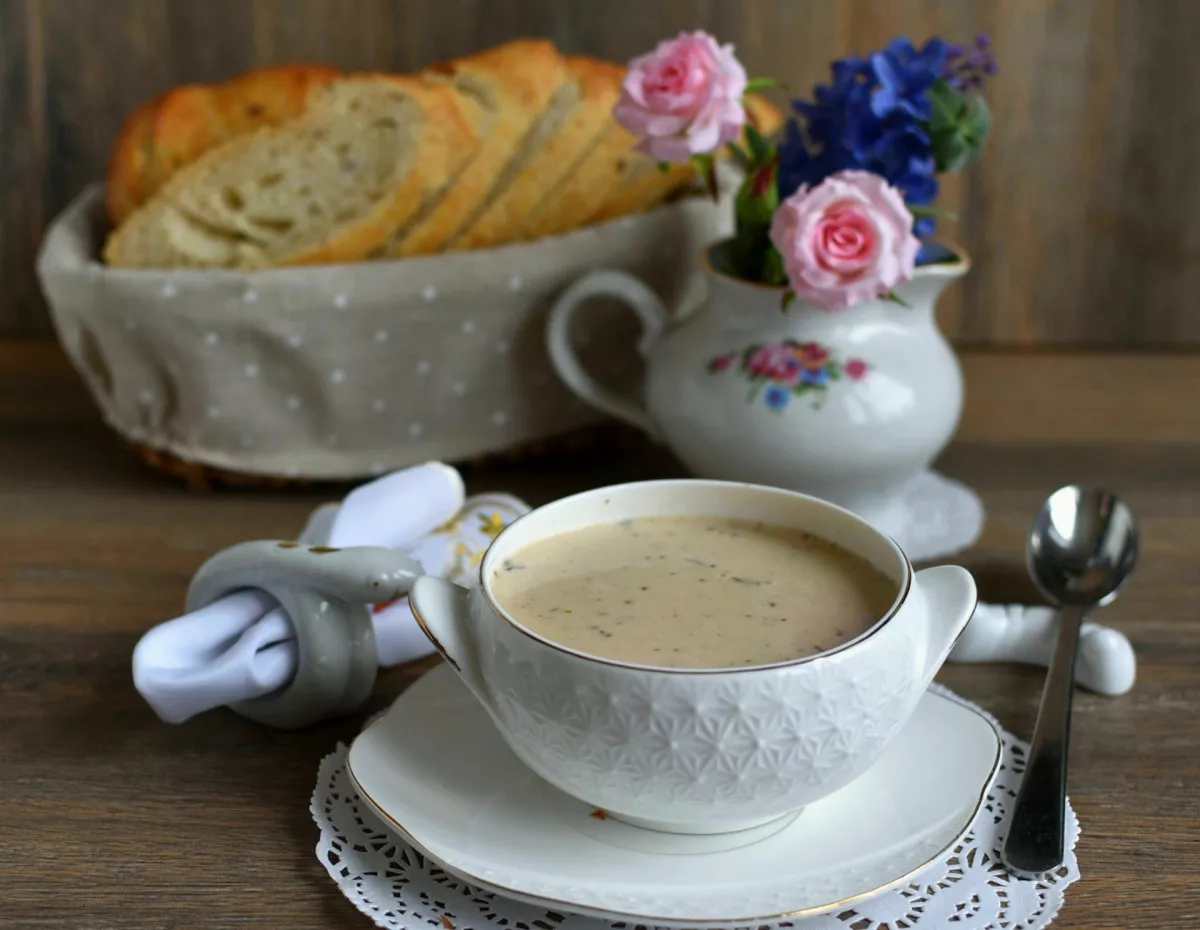 Nuostabi, kreminė grybų sriuba