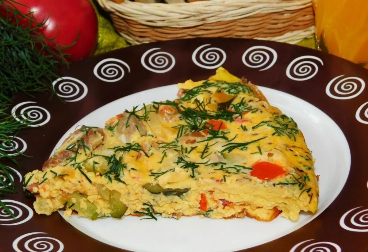 Omletas su cukinijomis ir pomidorais