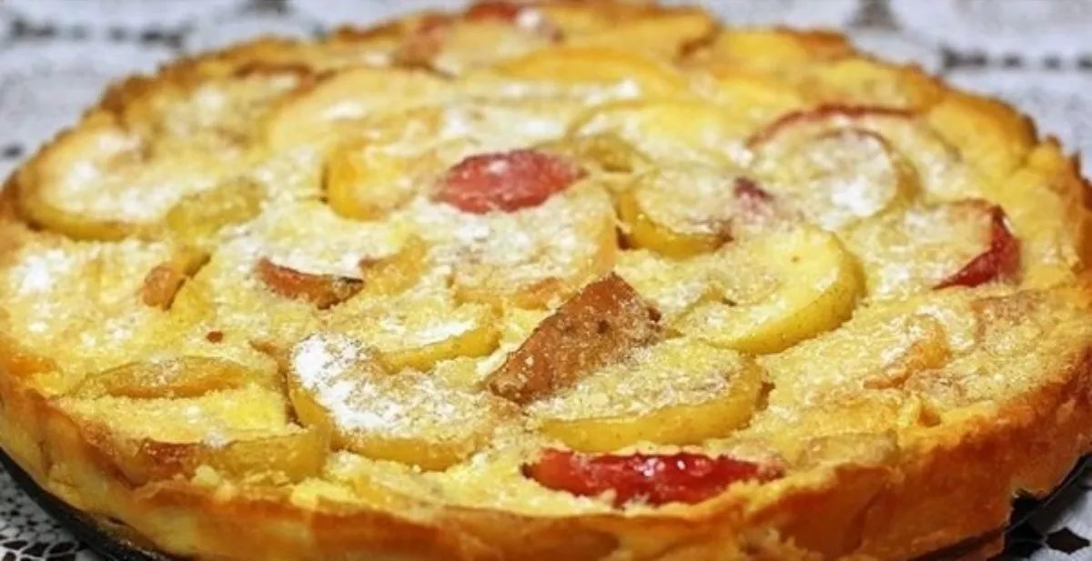 Omletas su obuoliais