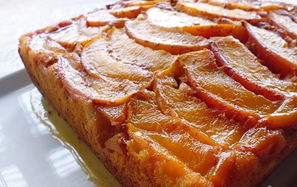 Persikų ir karamelės pyragas