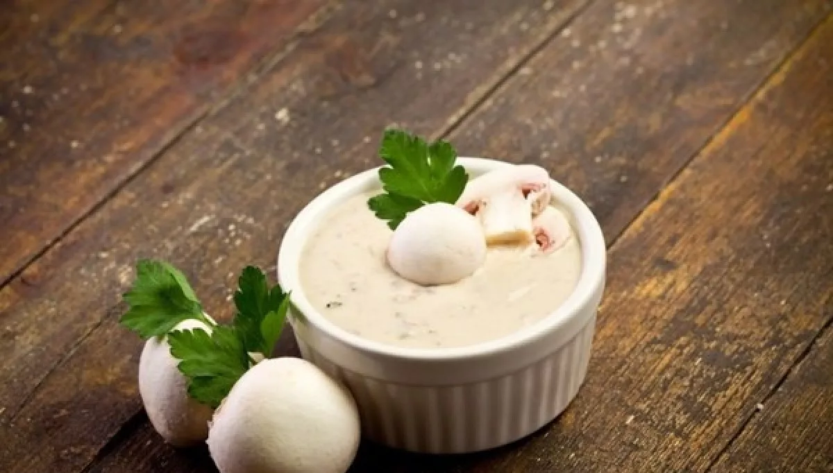 Pievagrybių ir grietinėlės padažas