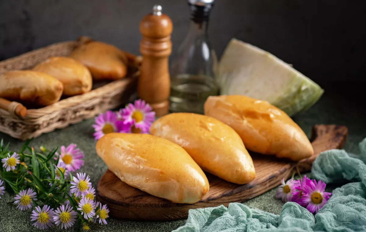 Pyragėliai su kopūstų įdaru kepti orkaitėje