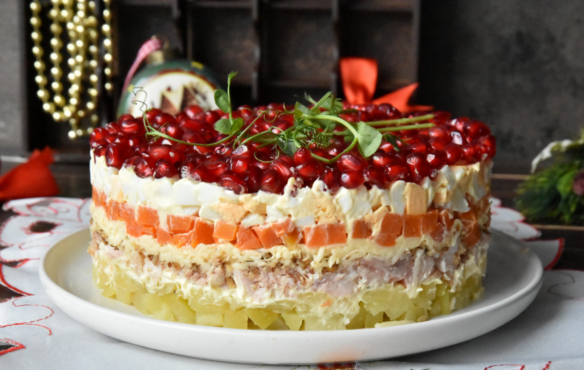 Sluoksniuotos salotos su granatais