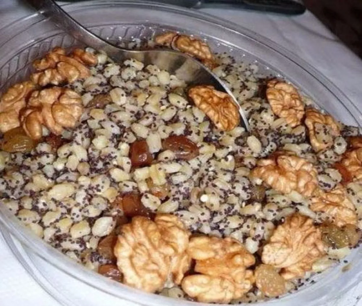 Sočivas su razinomis ir riešutais