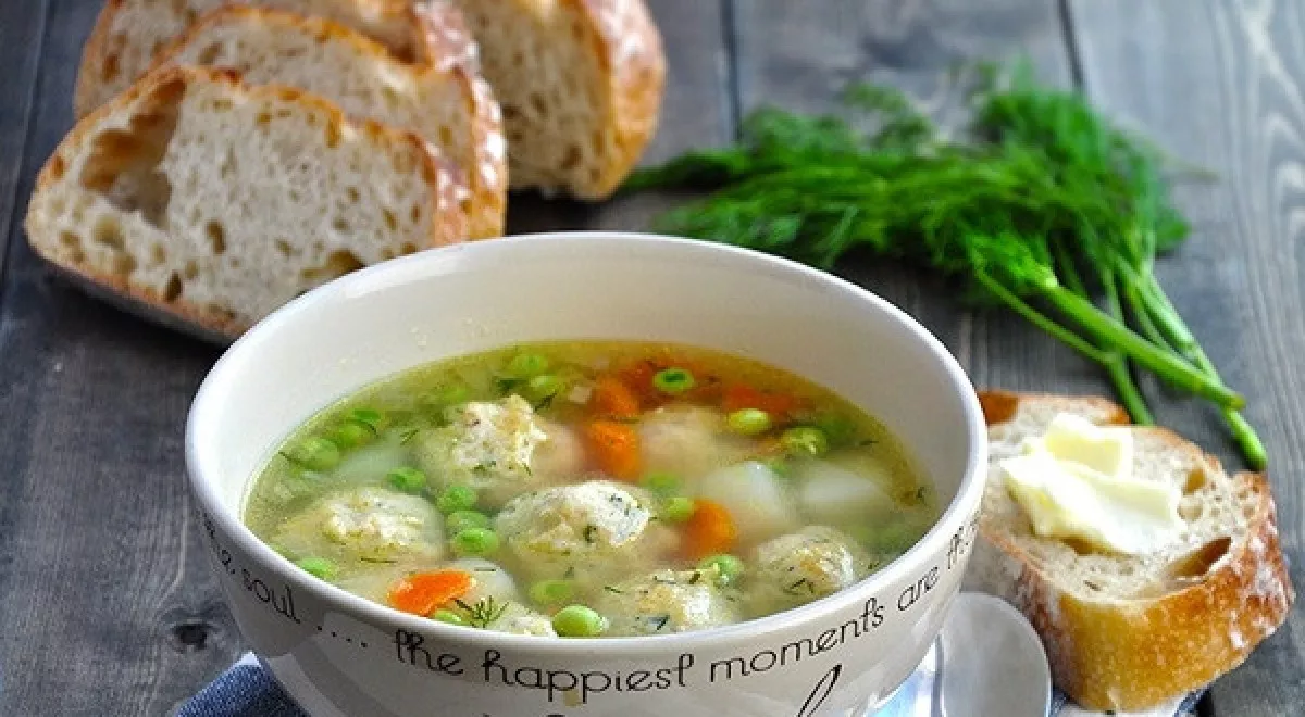 Sriuba su maltos mėsos kukuliukais