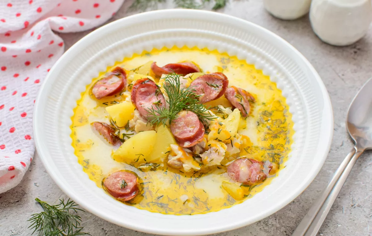 Sūrio sriuba su rūkyta mėsa ir bulvėmis