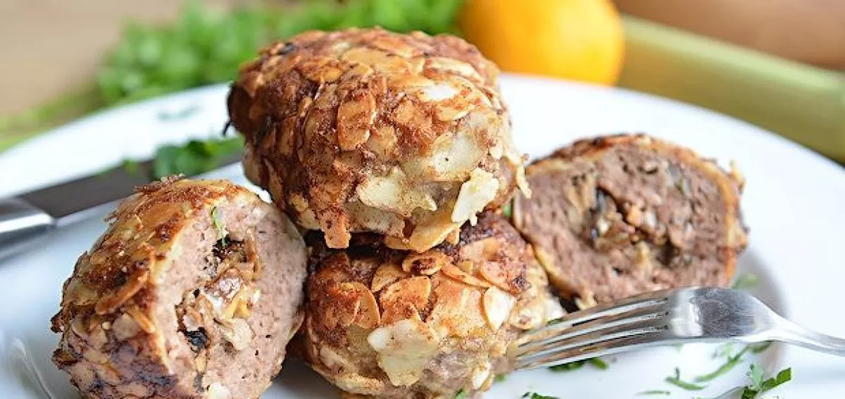 Šventiniai mėsos kotletai su grybais