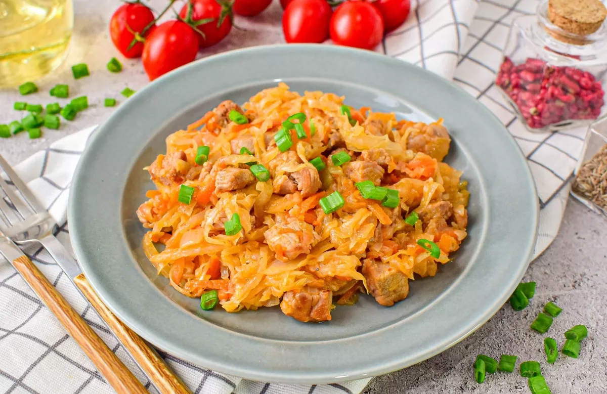 Troškinti kopūstai su kalakutiena