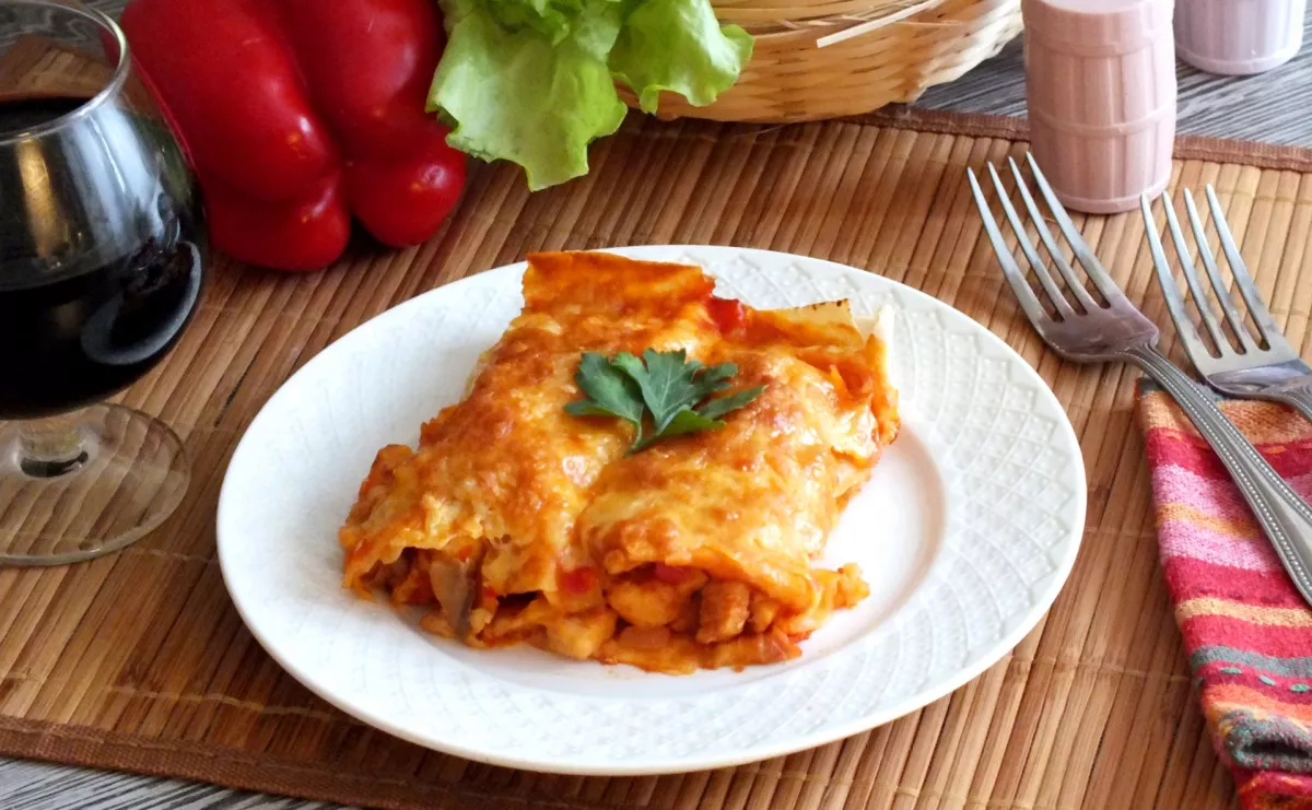 Vištienos enčilados lavaše