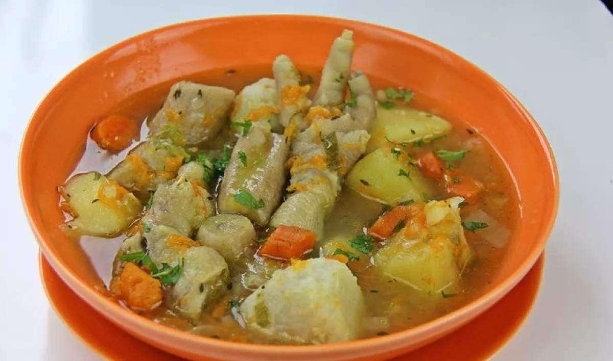 Vištienos kojų sriuba