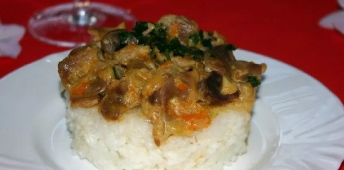 Vištienos skrandukai grietinėje