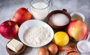Paruoškite ingredientus. Obuolius ir citriną kruopščiai nuplaukite tekančiu vandeniu.