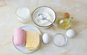 Paruoškite reikiamus ingredientus. Miltus persijokite per sietelį, kad prisotintumėte deguonimi.