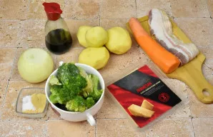 Paruoškite produktus sriubai. Iš anksto išvirkite sultinį. Jį galima užšaldyti ir naudoti prireikus. Jei sultinio nėra, pakeiskite vanden...