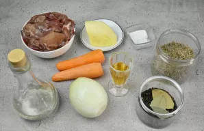 Paruoškite produktus. Būtinai naudokite geros kokybės sviestą, ne mažiau kaip 82,5 %. Prieskonius rinkitės pagal savo skonį, bet saikinga...