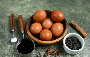 Visus ingredientus iš karto pasiruoškite ir išsidėliokite ant stalo.