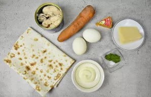 Paruoškite produktus. Jei turite vieną didelį lavašą, naudokite visą jo paviršių ir ingredientus dėkite paeiliui per visą ilgį. Jei lavaš...