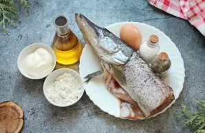 Paruoškite visus reikalingus ingredientus. Išvalykite lydeką.