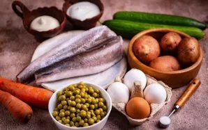 Paruoškite ingredientus. Aš naudojau dvi atšildytas lydekas, kurias išvaliau iš vidaus ir išorės bei kruopščiai nuploviau. Iš anksto atši...