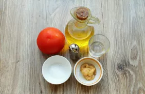 Paruoškite visus reikalingus ingredientus pomidorų majonezui gaminti.