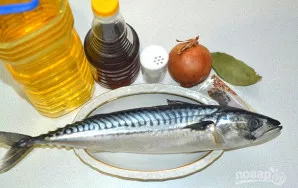 Paruoškite ingredientus. Žuvį nuplaukite, nulupkite ir nusausinkite popieriniu rankšluosčiu.