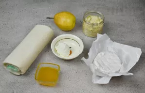 Paruoškite ingredientus sluoksniuotiems kepiniams. Naudokite prinokusią, sultingą ir tvirtą kriaušę. Kepinį galima ruošti ir kaip pyragą,...