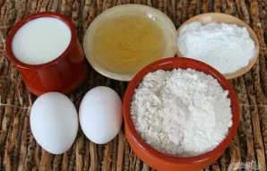 Paruoškime ingredientus. Pieną pašildykite.