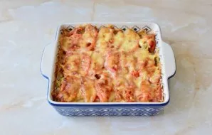 Paruoštas patiekalas paruduos. Išimkite formą iš orkaitės ir leiskite jai šiek tiek atvėsti.