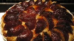 Prieš patiekiant galite aptepti uogiene arba marmeladu (geriausia pirmiausia ištirpinti tirštą uogienę ant viryklės). Skanaus!