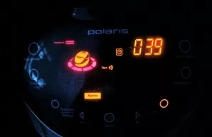 Nustatykite „Kruopų“ arba „Plovo“ režimą ir virkite uždengę dangtį apie 40 minučių.