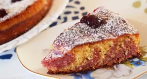 Supjaustykite aviečių „Zebrą“ porcijomis ir patiekite su arbata. Skanaus!