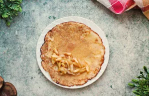 Ant blyno krašto dėkite dalį įdaro ir susukite.