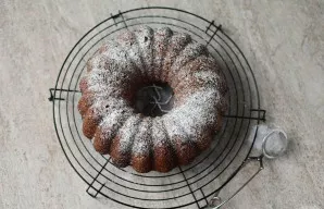 Viršų galite pabarstyti cukraus pudra.