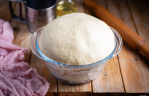 Po 2 valandų tešla pastebimai pakilo - iškilo.