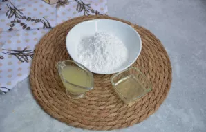 Jei norite, keksą galite pabarstyti cukraus pudra arba aplieti cukrine glazūra. Glazūrai imkite 120 g cukraus pudros, 10 g apelsinų sulči...