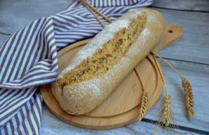 Visiškai atvėsusią duoną galima patiekti ant stalo.